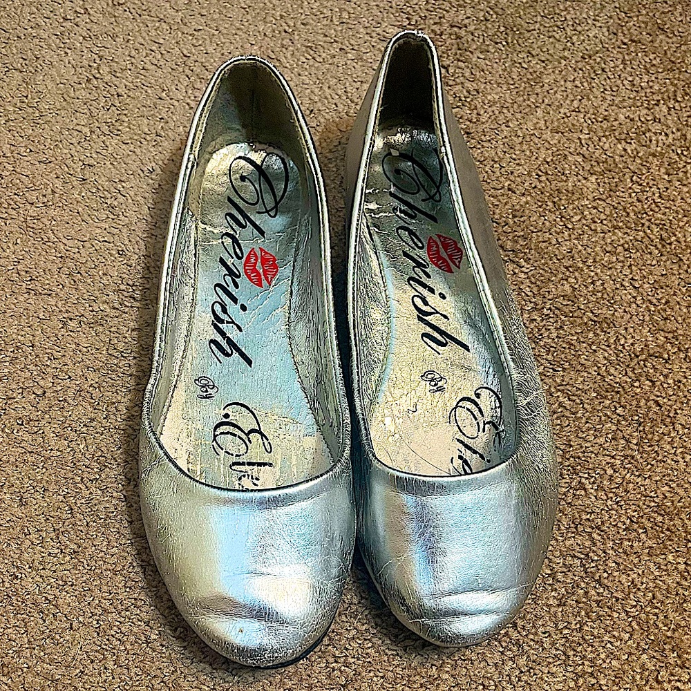 Beautiful Silver Flats - Picture 3 of 7